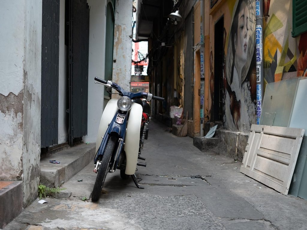 scheepvaart in de straat van hormuz bijna stilgevallen door verhoogde aanvallen