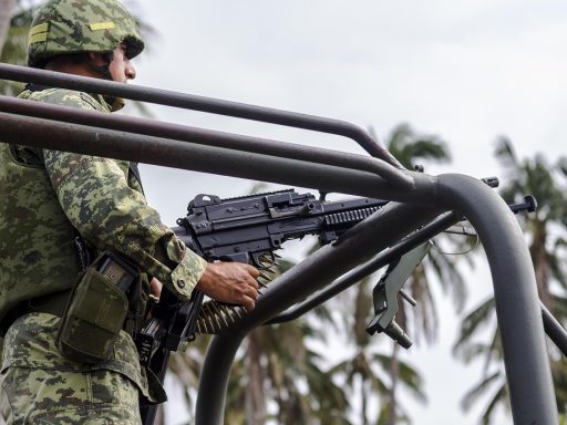 Trump overweegt militaire bescherming voor energievoorraden in de Straat van Hormuz