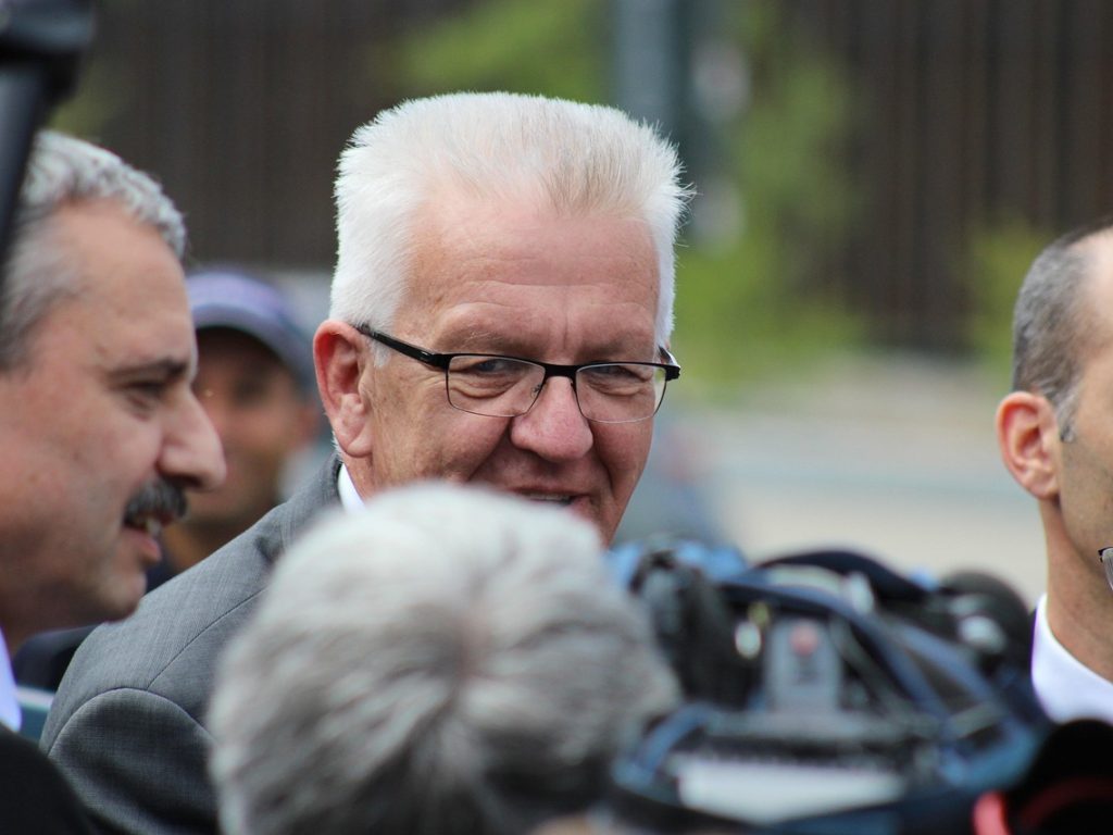 dramatische daling van sanae token na ontkenning japanse premier