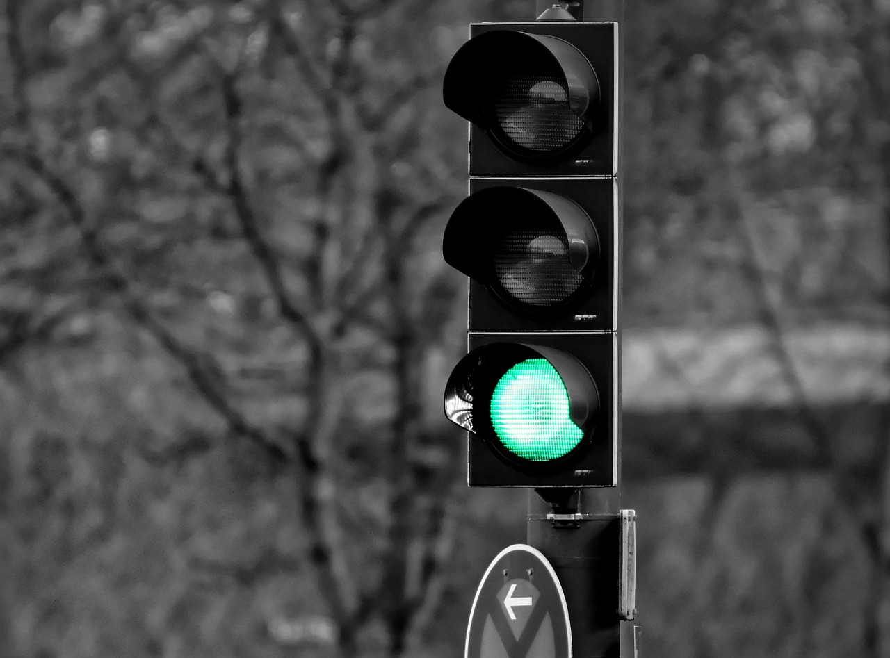 Afname van spanningen in de Straat van Hormuz en impact op olieprijzen