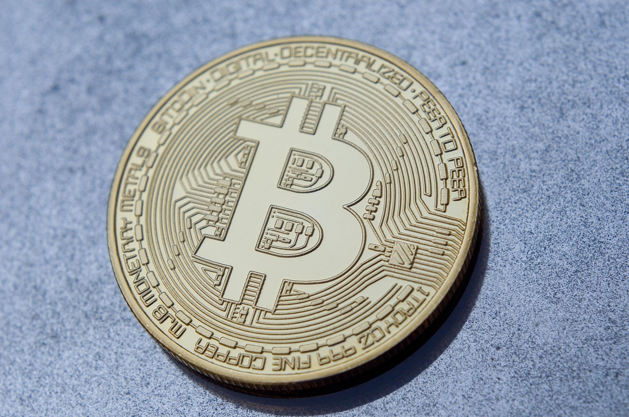 Bitcoin herstelt krachtig terwijl beleggers verschuiven naar crypto