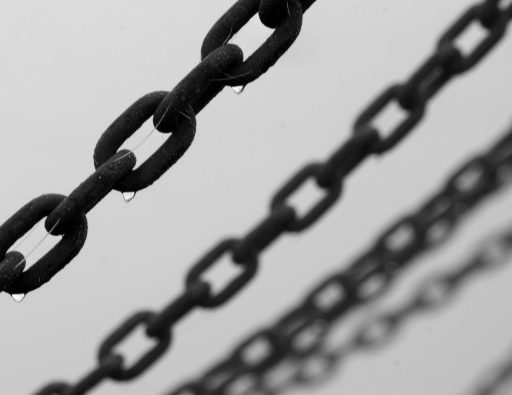 Bitcoin koers zakt door dalende markten en geopolitieke spanningen