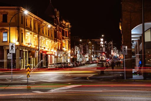 xrp koers fluctueert sterk na handelsconflict tussen vs en canada