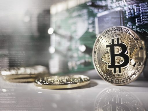 Bitcoin koers stabiliseert terwijl ETF’s en whales de markt beïnvloeden