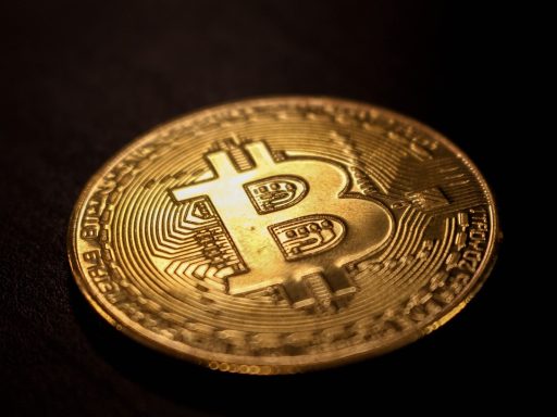 Beursontwikkelingen en de impact op Bitcoin en olieprijzen