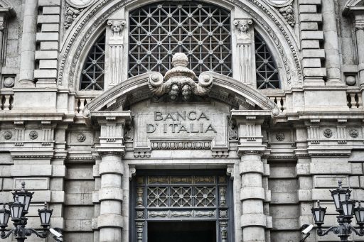 Intesa Sanpaolo investeert in SpaceX en vermindert Bitcoin ETF-belang