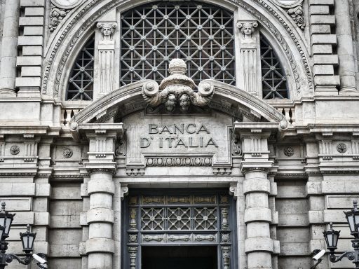 Intesa Sanpaolo investeert in SpaceX en vermindert Bitcoin ETF-belang