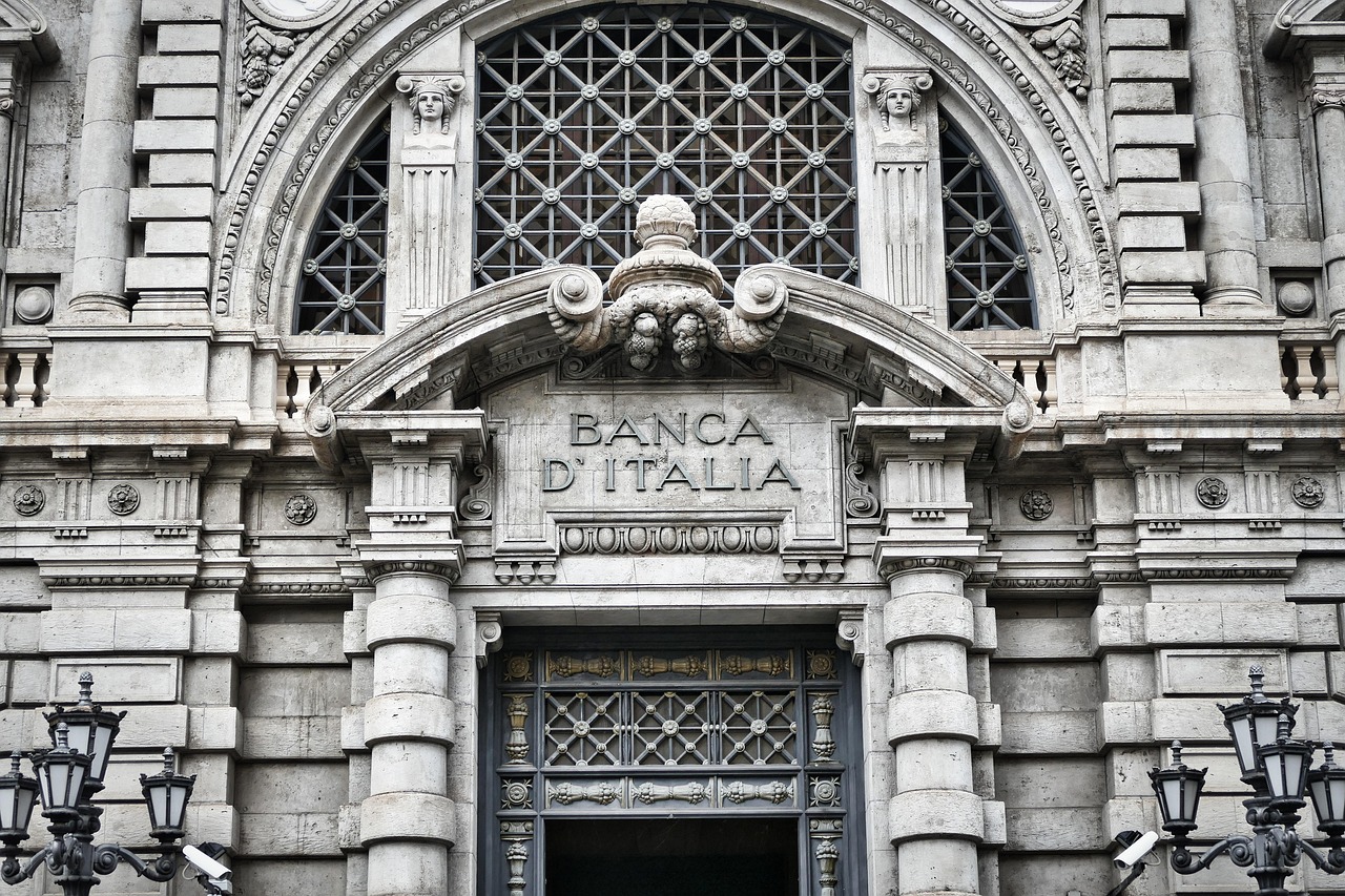 Intesa Sanpaolo investeert in SpaceX en vermindert Bitcoin ETF-belang