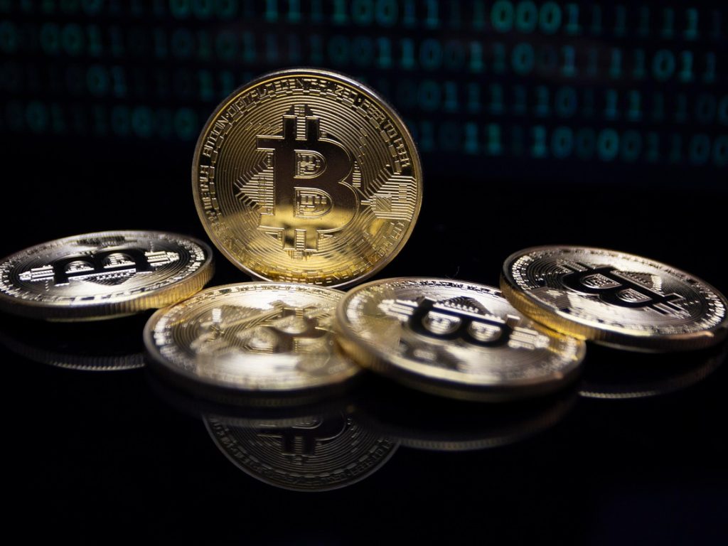 Bitcoin stijgt terwijl S&P 500 daalt: wat betekent dit voor de markt?