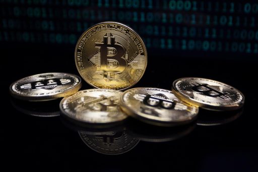Bitcoin stijgt terwijl S&P 500 daalt: wat betekent dit voor de markt?