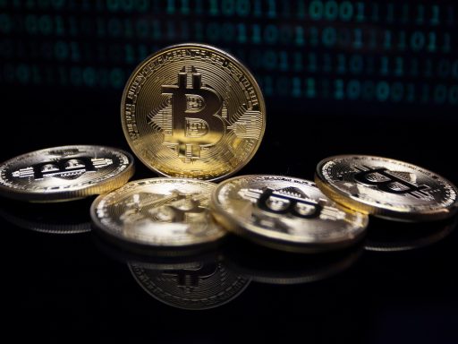 Bitcoin stijgt terwijl S&P 500 daalt: wat betekent dit voor de markt?