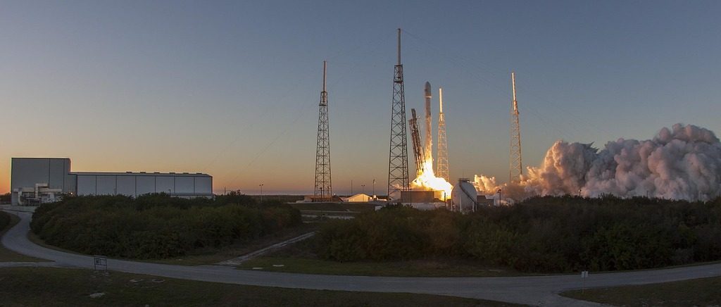 SpaceX overtreft verwachtingen met kwartaalcijfers, maar aandeel daalt in nabeurs